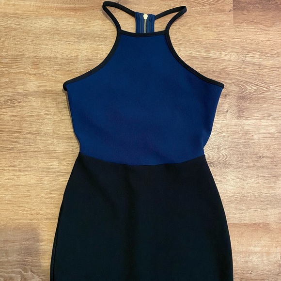 Express dress - Picture 2 of 5